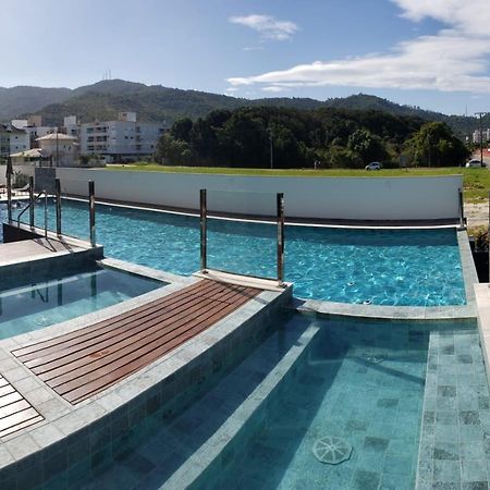 Cobertura Velejar Em Condominio Clube - Com Area De Lazer Governador Celso Ramos Exteriér fotografie