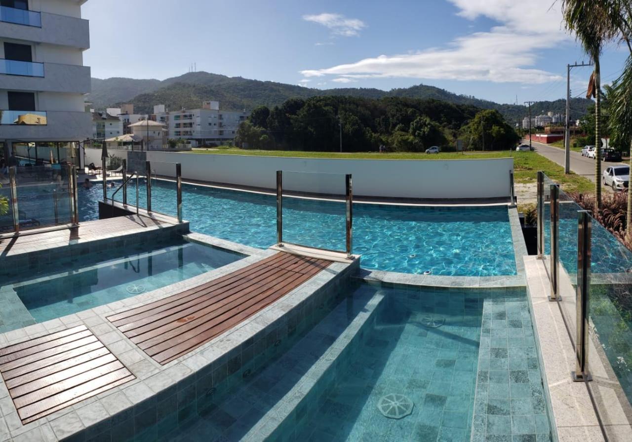 Cobertura Velejar Em Condominio Clube - Com Area De Lazer Governador Celso Ramos Exteriér fotografie